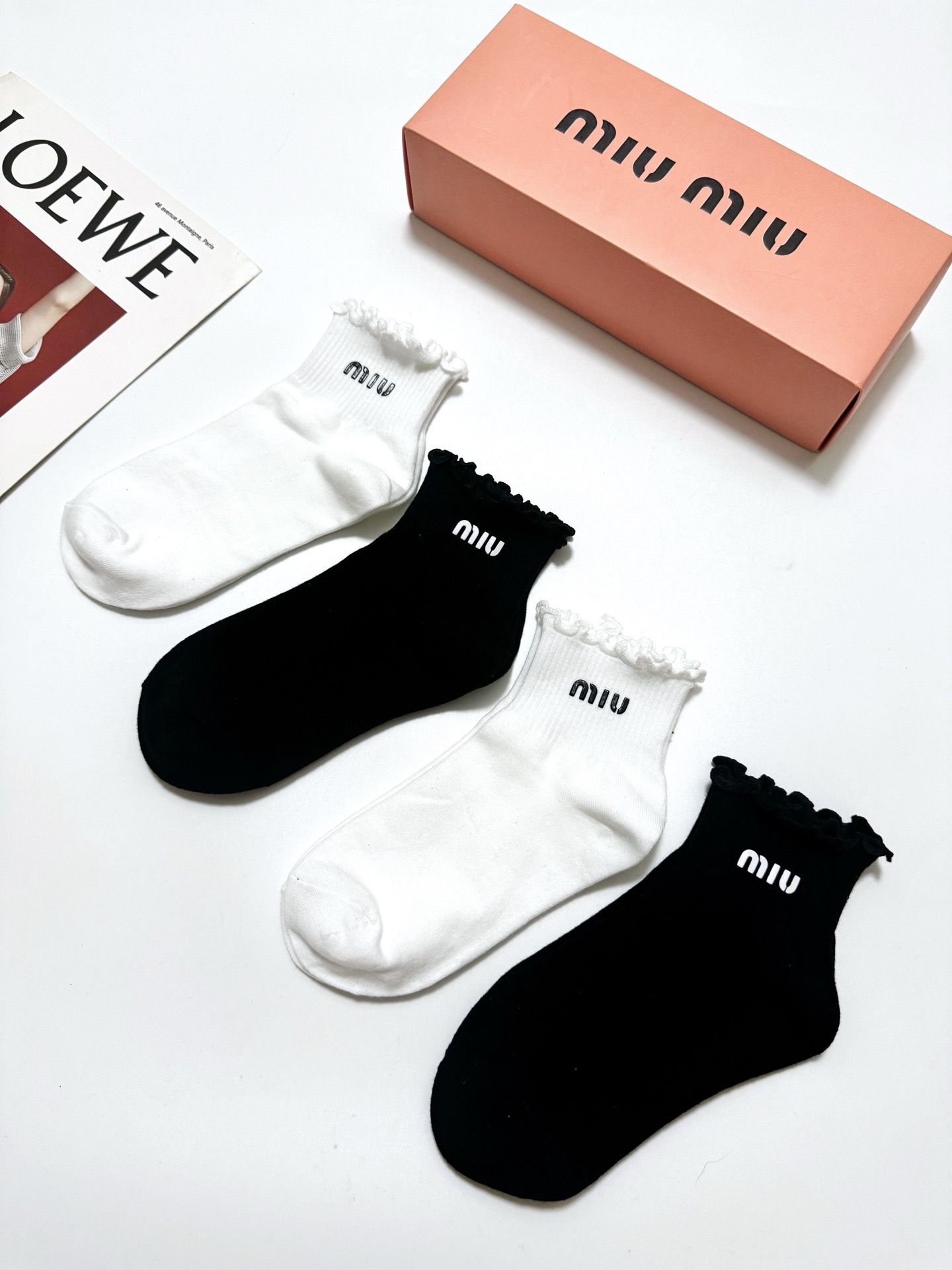 配包装 🌟【一盒4双】 🌟缪缪 miumiu 经典字母logo 纯棉短筒袜 经典纯色短袜 🌟ins爆款！专柜在售ing 
