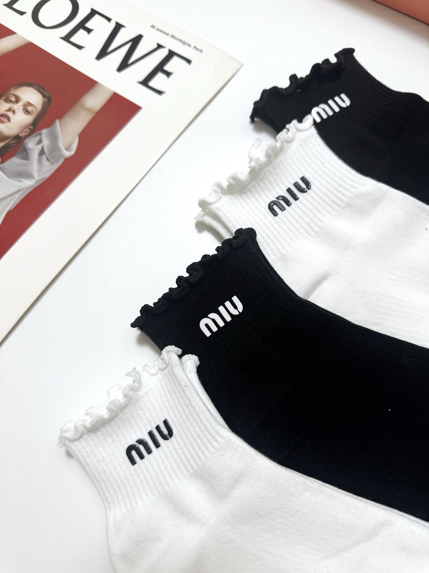 配包装 🌟【一盒4双】 🌟缪缪 miumiu 经典字母logo 纯棉短筒袜 经典纯色短袜 🌟ins爆款！专柜在售ing 