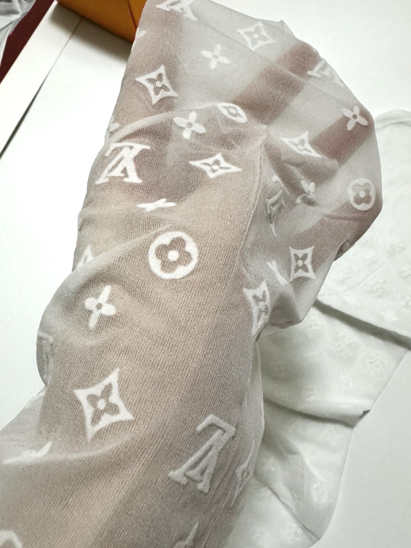 配包装 【一盒一双】🌟LV路易·威登经典植绒老化字母丝袜 🌟好看到爆炸 ，欧美大牌丝袜。一比一高版本制作，可以看得到的工
