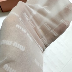 配包装 【一盒一双】🌟缪缪 miumiu 经典植绒字母丝袜 🌟好看到爆炸 ,欧美大牌丝袜。一比一高版本制作,可以看得到的 配包装 【一盒一双】🌟缪缪 miumiu 经典植绒字母丝袜 🌟好看到爆炸 ,欧美大牌丝袜。一比一高版本制作,可以看得到的