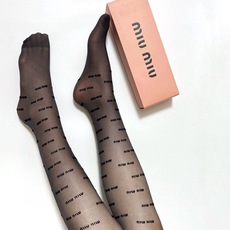 配包装 【一盒一双】🌟缪缪 miumiu 经典植绒字母丝袜 🌟好看到爆炸 ,欧美大牌丝袜。一比一高版本制作,可以看得到的 配包装 【一盒一双】🌟缪缪 miumiu 经典植绒字母丝袜 🌟好看到爆炸 ,欧美大牌丝袜。一比一高版本制作,可以看得到的