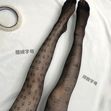 配包装 【一盒一双】🌟Gucci古奇爆款双G字母植绒丝袜 🌟好看到爆炸 ,欧美大牌丝袜。 🌟潮人秋冬必备单品 ,搭配起来 配包装 【一盒一双】🌟Gucci古奇爆款双G字母植绒丝袜 🌟好看到爆炸 ,欧美大牌丝袜。 🌟潮人秋冬必备单品 ,搭配起来
