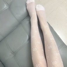 配包装 【一盒一双】🌟Gucci古奇爆款双G字母植绒丝袜 🌟好看到爆炸 ,欧美大牌丝袜。 🌟潮人秋冬必备单品 ,搭配起来 配包装 【一盒一双】🌟Gucci古奇爆款双G字母植绒丝袜 🌟好看到爆炸 ,欧美大牌丝袜。 🌟潮人秋冬必备单品 ,搭配起来