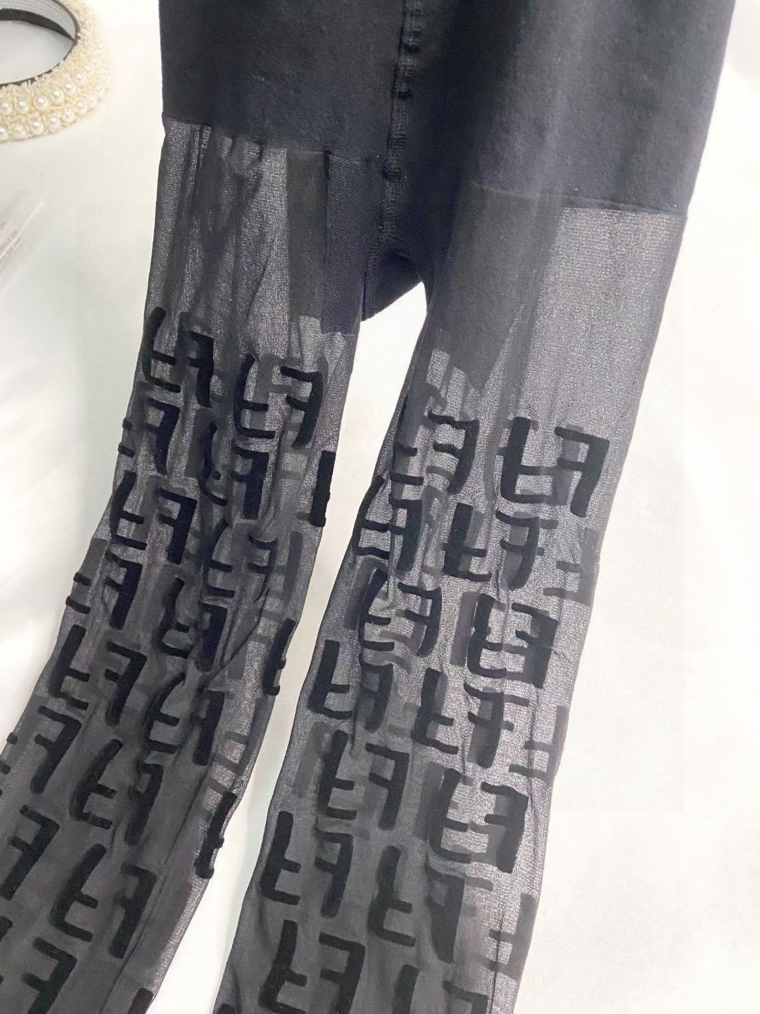 配包装【一盒一双】 🌟FENDI 双F经典植绒老花字母丝袜 🌟好看到爆炸 ，欧美大牌丝袜。官网同款！一比一高版本制作，可