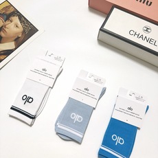 配包装 🌟【一盒3双】 🌟 alo 经典字母logo 纯棉中筒袜 ,ins超火爆小腿短袜,纯棉面料,潮人必备 ,经 配包装 🌟【一盒3双】 🌟 alo 经典字母logo 纯棉中筒袜 ,ins超火爆小腿短袜,纯棉面料,潮人必备 ,经