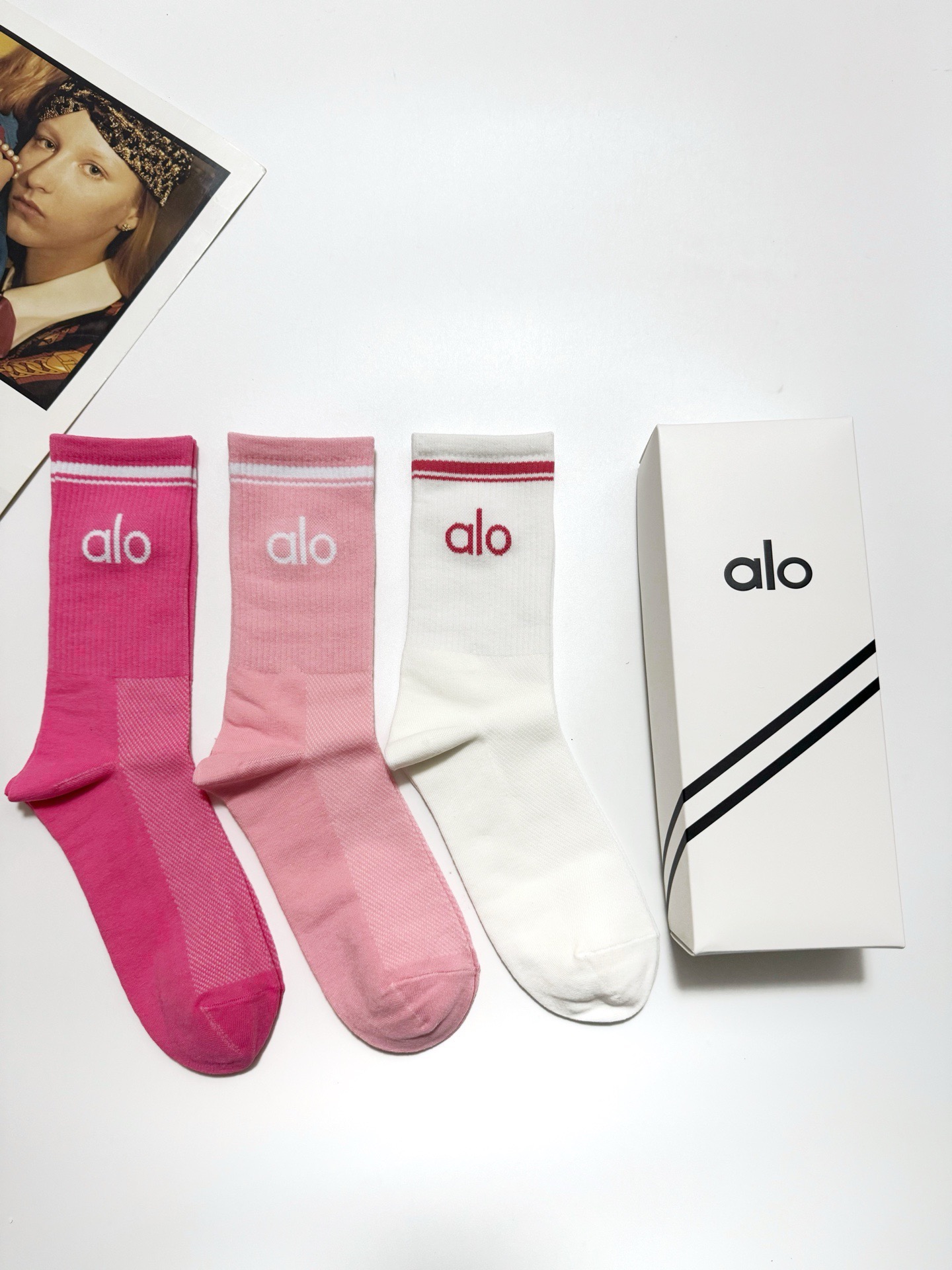 配包装 🌟【一盒3双】  🌟 alo 经典字母logo 纯棉中筒袜   ，ins超火爆小腿短袜，纯棉面料，潮人必备 ，经