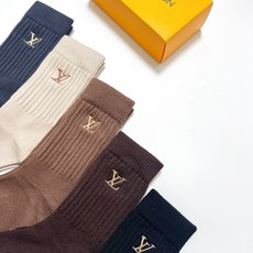 配包装 🌟【一盒5 双】 🌟LV 路易威登经典刺绣字母logo 羊绒混纺中筒袜 ,软糯亲肤,ins超火爆配色 ,秋 配包装 🌟【一盒5 双】 🌟LV 路易威登经典刺绣字母logo 羊绒混纺中筒袜 ,软糯亲肤,ins超火爆配色 ,秋