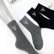 配包装 🌟【一盒3 双】 🌟Prada 普拉达经典字母logo 纯棉中筒袜 小腿袜 🌟ins爆款!专柜在售ing 🌟好 配包装 🌟【一盒3 双】 🌟Prada 普拉达经典字母logo 纯棉中筒袜 小腿袜 🌟ins爆款!专柜在售ing 🌟好