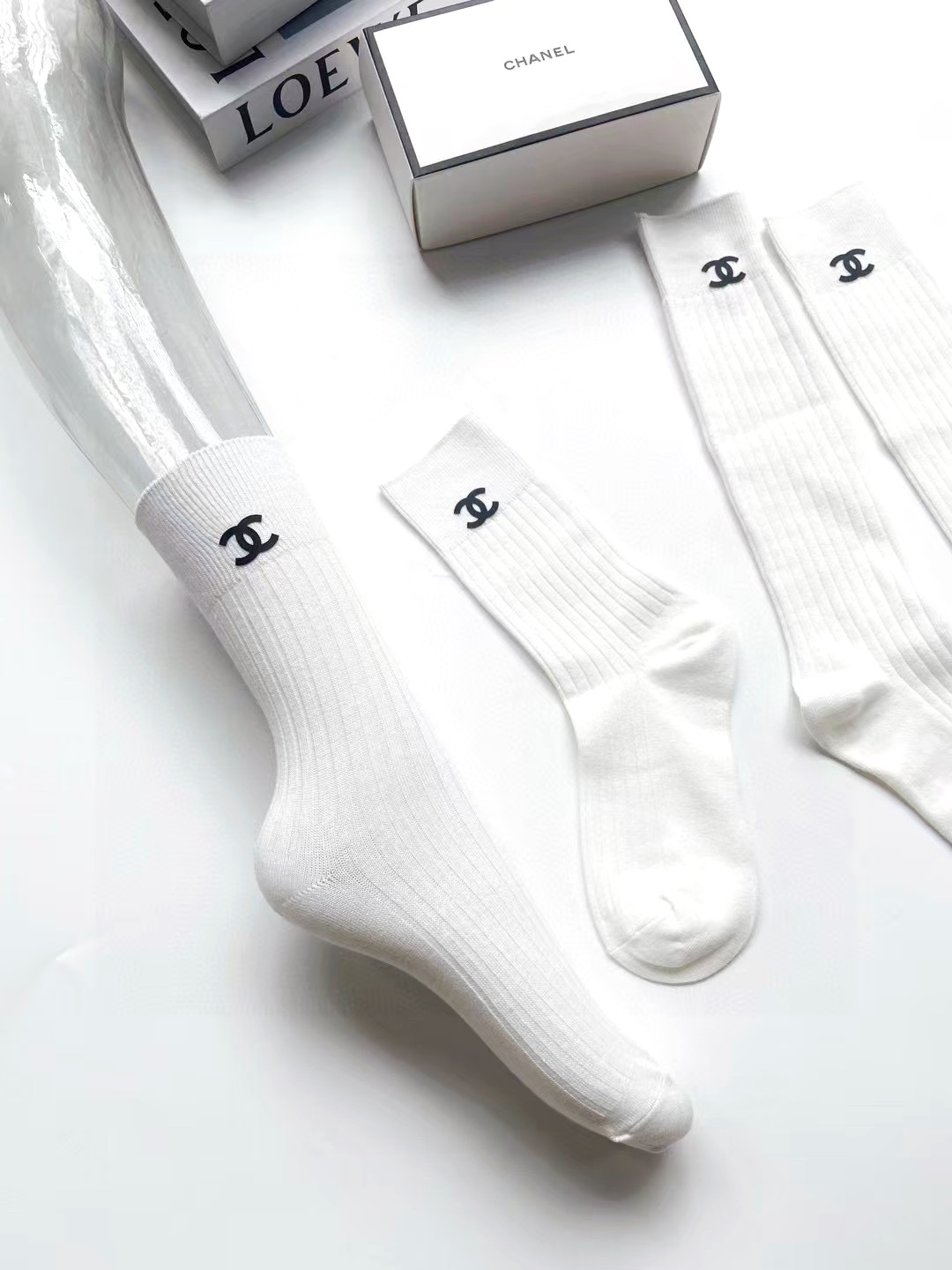 配包装 🌟【一盒2双】 🌟Chanel 香奈儿 经典字母logo纯棉长筒袜 小腿袜 🌟重工装饰个性时尚 🌟ins爆款! 配包装 🌟【一盒2双】 🌟Chanel 香奈儿 经典字母logo纯棉长筒袜 小腿袜 🌟重工装饰个性时尚 🌟ins爆款!