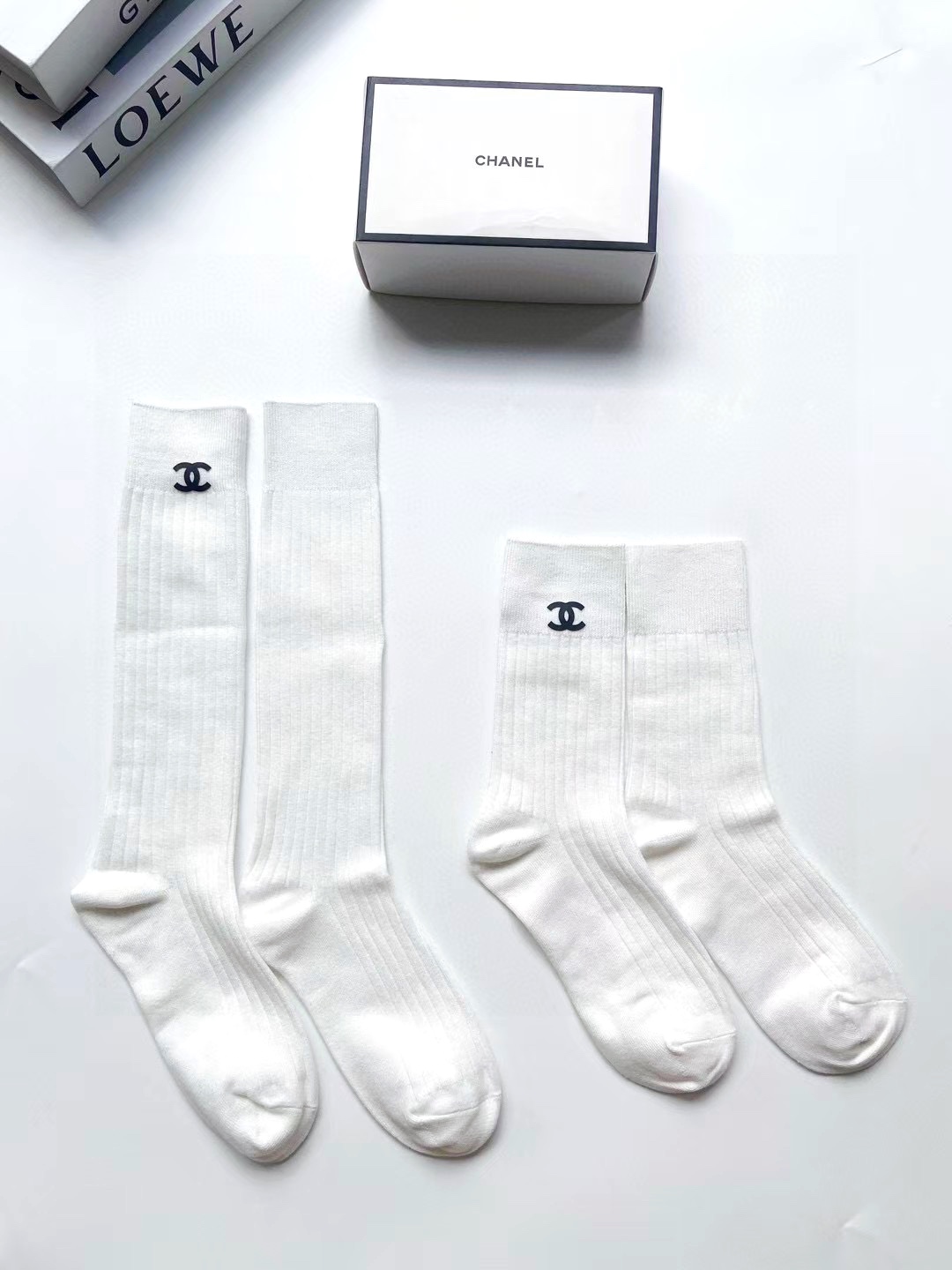 配包装 🌟【一盒2双】 🌟Chanel 香奈儿 经典字母logo纯棉长筒袜 小腿袜 🌟重工装饰个性时尚 🌟ins爆款! 配包装 🌟【一盒2双】 🌟Chanel 香奈儿 经典字母logo纯棉长筒袜 小腿袜 🌟重工装饰个性时尚 🌟ins爆款!