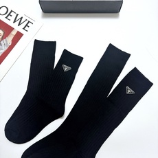 配包装 🌟【一盒2双】 🌟Prada 普拉达 经典三角标 字母logo纯棉长筒袜 小腿袜 🌟重工装饰个性时尚 🌟ins 配包装 🌟【一盒2双】 🌟Prada 普拉达 经典三角标 字母logo纯棉长筒袜 小腿袜 🌟重工装饰个性时尚 🌟ins