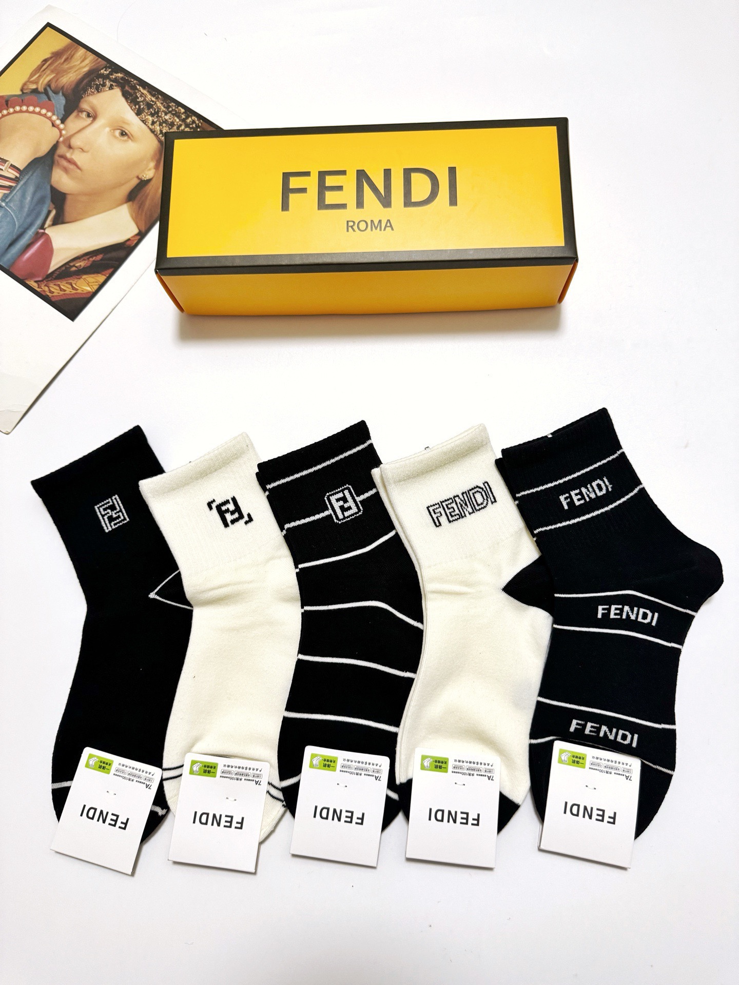 配包装 🌟【一盒5 双】 🌟芬迪FENDI 经典字母logo 纯棉中筒袜 ,ins超火爆短袜,纯棉面料,潮人必备 配包装 🌟【一盒5 双】 🌟芬迪FENDI 经典字母logo 纯棉中筒袜 ,ins超火爆短袜,纯棉面料,潮人必备