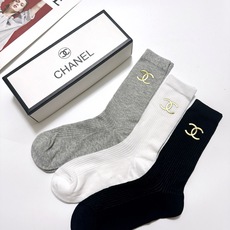 配包装 🌟【一盒3 双】 🌟Chanel 香奈儿 经典字母logo 超薄透气中筒袜 ,ins超火爆空调袜,潮人必备 , 配包装 🌟【一盒3 双】 🌟Chanel 香奈儿 经典字母logo 超薄透气中筒袜 ,ins超火爆空调袜,潮人必备 ,