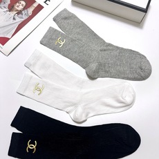 配包装 🌟【一盒3 双】 🌟Chanel 香奈儿 经典字母logo 超薄透气中筒袜 ,ins超火爆空调袜,潮人必备 , 配包装 🌟【一盒3 双】 🌟Chanel 香奈儿 经典字母logo 超薄透气中筒袜 ,ins超火爆空调袜,潮人必备 ,
