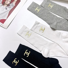 配包装 🌟【一盒3 双】 🌟Chanel 香奈儿 经典字母logo 超薄透气中筒袜 ,ins超火爆空调袜,潮人必备 , 配包装 🌟【一盒3 双】 🌟Chanel 香奈儿 经典字母logo 超薄透气中筒袜 ,ins超火爆空调袜,潮人必备 ,