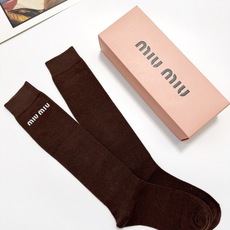 爆款回货 配包装 🌟【一盒一 双】 🌟缪缪 miumiu 经典字母logo纯棉袜 小腿堆堆袜,ins超火爆红人同款, 爆款回货 配包装 🌟【一盒一 双】 🌟缪缪 miumiu 经典字母logo纯棉袜 小腿堆堆袜,ins超火爆红人同款,