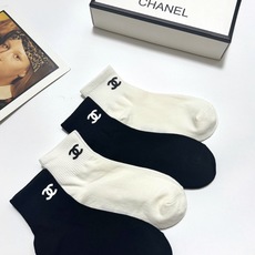 配包装 🌟【一盒4双】 🌟Chanel 香奈儿 经典字母logo 纯棉短筒袜 经典纯色短袜 🌟ins爆款!专柜在售ing 配包装 🌟【一盒4双】 🌟Chanel 香奈儿 经典字母logo 纯棉短筒袜 经典纯色短袜 🌟ins爆款!专柜在售ing