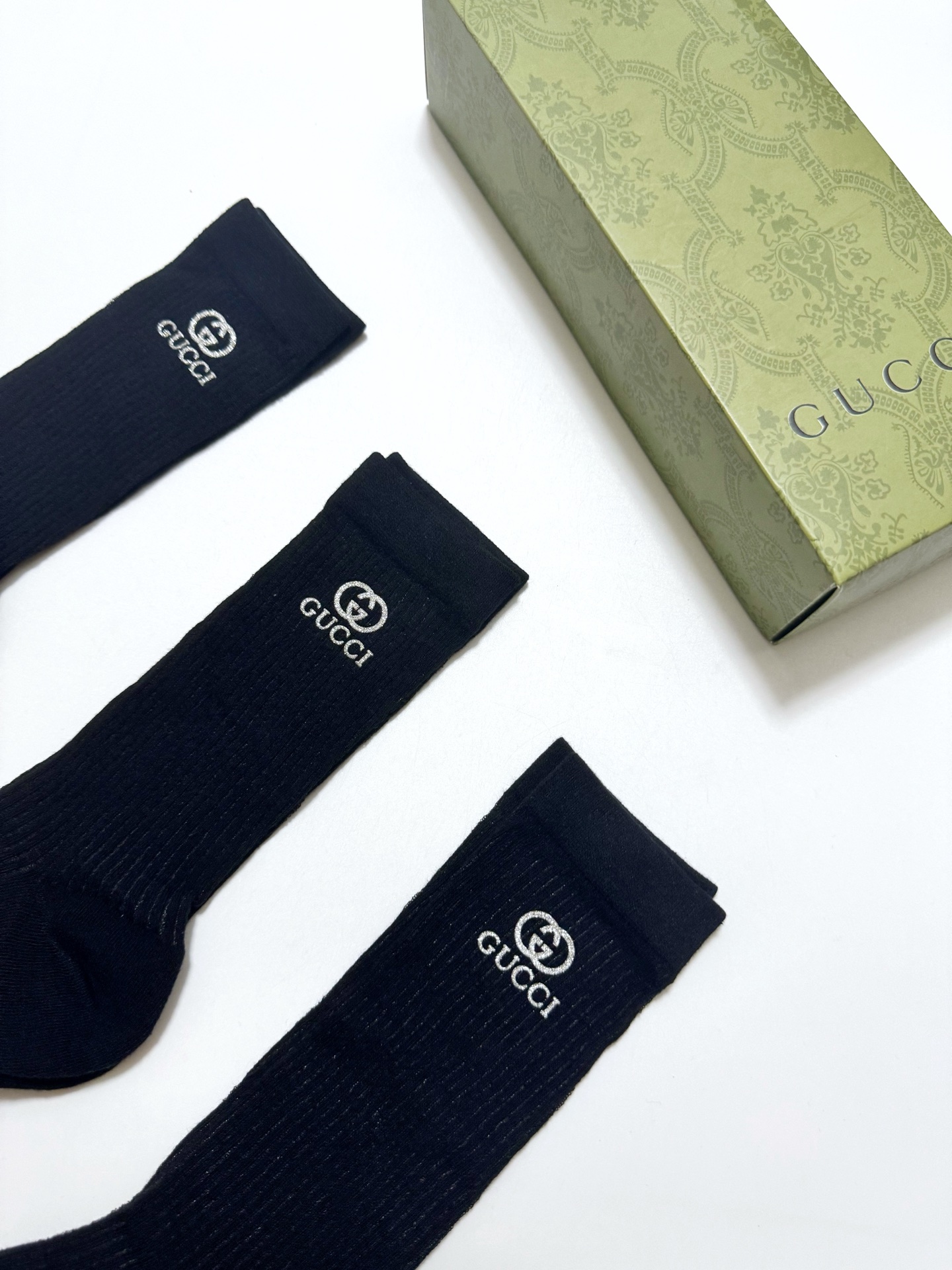 配包装 🌟【一盒3 双】 🌟Gucci 古琦 经典字母logo 超薄透气中筒袜 ,ins超火爆空调袜,潮人必备 ,经典 配包装 🌟【一盒3 双】 🌟Gucci 古琦 经典字母logo 超薄透气中筒袜 ,ins超火爆空调袜,潮人必备 ,经典