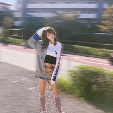 配包装 🌟【一盒2 双】 🌟Gucci 古奇 爆款金银丝长筒袜 中筒袜,超级火爆小腿袜。双针针织混纺金银丝材质,超完美结 配包装 🌟【一盒2 双】 🌟Gucci 古奇 爆款金银丝长筒袜 中筒袜,超级火爆小腿袜。双针针织混纺金银丝材质,超完美结