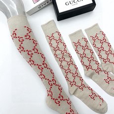 配包装 🌟【一盒2 双】 🌟Gucci 古奇 爆款金银丝长筒袜 中筒袜,超级火爆小腿袜。双针针织混纺金银丝材质,超完美结 配包装 🌟【一盒2 双】 🌟Gucci 古奇 爆款金银丝长筒袜 中筒袜,超级火爆小腿袜。双针针织混纺金银丝材质,超完美结