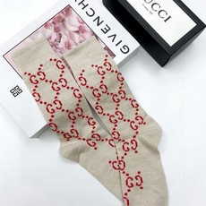 配包装 🌟【一盒2 双】 🌟Gucci 古奇 爆款金银丝长筒袜 中筒袜,超级火爆小腿袜。双针针织混纺金银丝材质,超完美结 配包装 🌟【一盒2 双】 🌟Gucci 古奇 爆款金银丝长筒袜 中筒袜,超级火爆小腿袜。双针针织混纺金银丝材质,超完美结