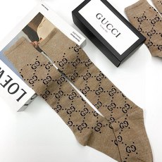 配包装 🌟【一盒2 双】 🌟Gucci 古奇 爆款金银丝长筒袜 中筒袜,超级火爆小腿袜。双针针织混纺金银丝材质,超完美结 配包装 🌟【一盒2 双】 🌟Gucci 古奇 爆款金银丝长筒袜 中筒袜,超级火爆小腿袜。双针针织混纺金银丝材质,超完美结