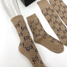 配包装 🌟【一盒2 双】 🌟Gucci 古奇 爆款金银丝长筒袜 中筒袜,超级火爆小腿袜。双针针织混纺金银丝材质,超完美结 配包装 🌟【一盒2 双】 🌟Gucci 古奇 爆款金银丝长筒袜 中筒袜,超级火爆小腿袜。双针针织混纺金银丝材质,超完美结
