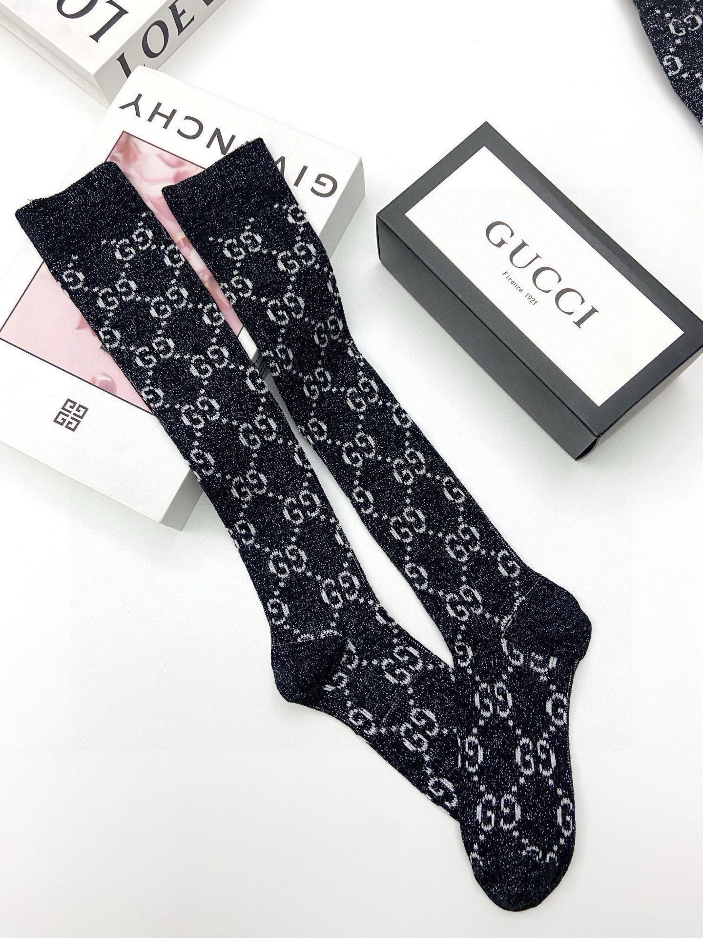 配包装 🌟【一盒2 双】 🌟Gucci 古奇 爆款金银丝长筒袜 中筒袜，超级火爆小腿袜。双针针织混纺金银丝材质，超完美结