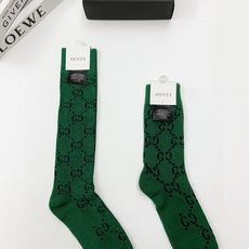 配包装 🌟【一盒2 双】 🌟Gucci 古奇 爆款金银丝长筒袜 中筒袜,超级火爆小腿袜。双针针织混纺金银丝材质,超完美结 配包装 🌟【一盒2 双】 🌟Gucci 古奇 爆款金银丝长筒袜 中筒袜,超级火爆小腿袜。双针针织混纺金银丝材质,超完美结