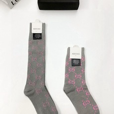 配包装 🌟【一盒2 双】 🌟Gucci 古奇 爆款金银丝长筒袜 中筒袜,超级火爆小腿袜。双针针织混纺金银丝材质,超完美结 配包装 🌟【一盒2 双】 🌟Gucci 古奇 爆款金银丝长筒袜 中筒袜,超级火爆小腿袜。双针针织混纺金银丝材质,超完美结