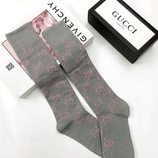 配包装 🌟【一盒2 双】 🌟Gucci 古奇 爆款金银丝长筒袜 中筒袜,超级火爆小腿袜。双针针织混纺金银丝材质,超完美结 配包装 🌟【一盒2 双】 🌟Gucci 古奇 爆款金银丝长筒袜 中筒袜,超级火爆小腿袜。双针针织混纺金银丝材质,超完美结
