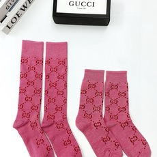 配包装 🌟【一盒2 双】 🌟Gucci 古奇 爆款金银丝长筒袜 中筒袜,超级火爆小腿袜。双针针织混纺金银丝材质,超完美结 配包装 🌟【一盒2 双】 🌟Gucci 古奇 爆款金银丝长筒袜 中筒袜,超级火爆小腿袜。双针针织混纺金银丝材质,超完美结