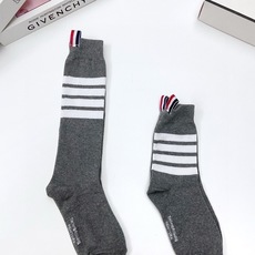 配原版盒 🌟【一盒2 双】 🌟THOM BROWNE · 桑姆 布朗尼❗ 🌟超级爆款!网红小腿袜,中筒袜+长筒袜,经典爆 配原版盒 🌟【一盒2 双】 🌟THOM BROWNE · 桑姆 布朗尼❗ 🌟超级爆款!网红小腿袜,中筒袜+长筒袜,经典爆