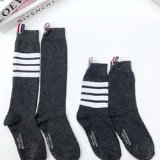 配原版盒 🌟【一盒2 双】 🌟THOM BROWNE · 桑姆 布朗尼❗ 🌟超级爆款!网红小腿袜,中筒袜+长筒袜,经典爆 配原版盒 🌟【一盒2 双】 🌟THOM BROWNE · 桑姆 布朗尼❗ 🌟超级爆款!网红小腿袜,中筒袜+长筒袜,经典爆