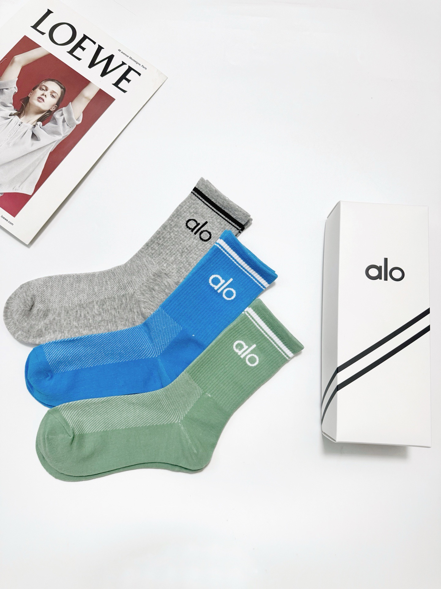 配包装 🌟【一盒3双】 🌟 alo 经典字母logo 纯棉中筒袜 ,ins超火爆小腿短袜,纯棉面料,潮人必备 ,经 配包装 🌟【一盒3双】 🌟 alo 经典字母logo 纯棉中筒袜 ,ins超火爆小腿短袜,纯棉面料,潮人必备 ,经