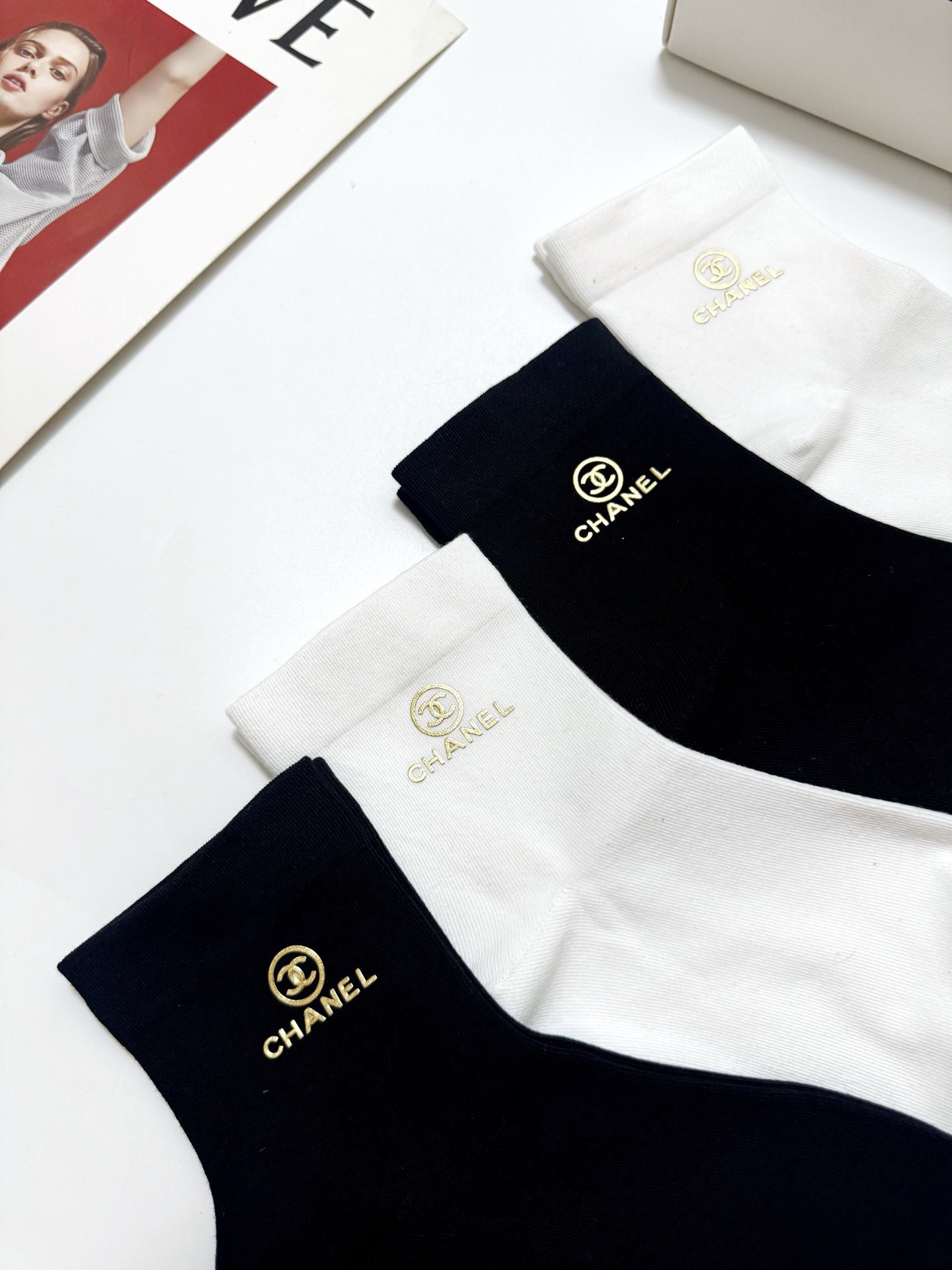 配包装 🌟【一盒5双】 🌟Chanel 香奈儿 经典字母logo 纯棉短筒袜 ,ins火爆纯色设计,潮人必备 ,个 配包装 🌟【一盒5双】 🌟Chanel 香奈儿 经典字母logo 纯棉短筒袜 ,ins火爆纯色设计,潮人必备 ,个