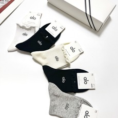 配包装 🌟【一盒5 双】 🌟alo 经典字母logo纯棉短袜 中筒袜 , 男女同款,ins超火爆红人同款,精美纯棉 配包装 🌟【一盒5 双】 🌟alo 经典字母logo纯棉短袜 中筒袜 , 男女同款,ins超火爆红人同款,精美纯棉