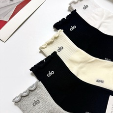 配包装 🌟【一盒5 双】 🌟alo 经典字母logo纯棉短袜 中筒袜 , 男女同款,ins超火爆红人同款,精美纯棉 配包装 🌟【一盒5 双】 🌟alo 经典字母logo纯棉短袜 中筒袜 , 男女同款,ins超火爆红人同款,精美纯棉