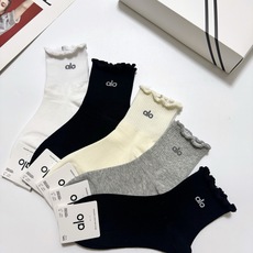 配包装 🌟【一盒5 双】 🌟alo 经典字母logo纯棉短袜 中筒袜 , 男女同款,ins超火爆红人同款,精美纯棉 配包装 🌟【一盒5 双】 🌟alo 经典字母logo纯棉短袜 中筒袜 , 男女同款,ins超火爆红人同款,精美纯棉