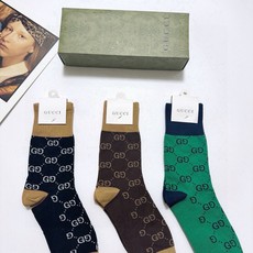 配包装 🌟【一盒3双】 🌟Gucci 古琦 经典字母 logo 纯棉 中筒袜 !超级软糯亲肤! 🌟ins爆款!专柜在售 配包装 🌟【一盒3双】 🌟Gucci 古琦 经典字母 logo 纯棉 中筒袜 !超级软糯亲肤! 🌟ins爆款!专柜在售