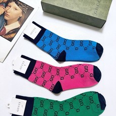 配包装 🌟【一盒3双】 🌟Gucci 古琦 经典字母 logo 纯棉 中筒袜 !超级软糯亲肤! 🌟ins爆款!专柜在售 配包装 🌟【一盒3双】 🌟Gucci 古琦 经典字母 logo 纯棉 中筒袜 !超级软糯亲肤! 🌟ins爆款!专柜在售