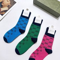 配包装 🌟【一盒3双】 🌟Gucci 古琦 经典字母 logo 纯棉 中筒袜 !超级软糯亲肤! 🌟ins爆款!专柜在售 配包装 🌟【一盒3双】 🌟Gucci 古琦 经典字母 logo 纯棉 中筒袜 !超级软糯亲肤! 🌟ins爆款!专柜在售