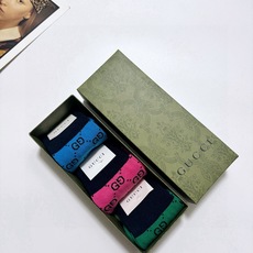 配包装 🌟【一盒3双】 🌟Gucci 古琦 经典字母 logo 纯棉 中筒袜 !超级软糯亲肤! 🌟ins爆款!专柜在售 配包装 🌟【一盒3双】 🌟Gucci 古琦 经典字母 logo 纯棉 中筒袜 !超级软糯亲肤! 🌟ins爆款!专柜在售