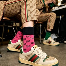 配包装 🌟【一盒3双】 🌟Gucci 古琦 经典字母 logo 纯棉 中筒袜 !超级软糯亲肤! 🌟ins爆款!专柜在售 配包装 🌟【一盒3双】 🌟Gucci 古琦 经典字母 logo 纯棉 中筒袜 !超级软糯亲肤! 🌟ins爆款!专柜在售
