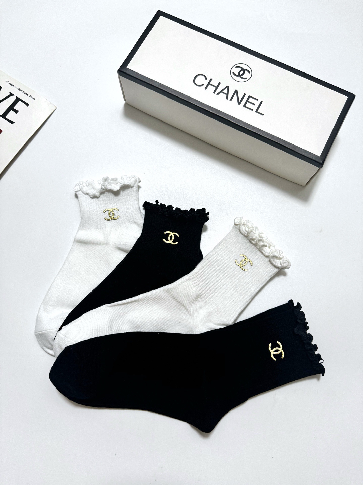 配包装 🌟【一盒4双】 🌟Chanel 香奈儿 经典字母logo 木耳边纯棉中筒袜 短筒袜经典纯色 🌟ins爆款!专柜在 配包装 🌟【一盒4双】 🌟Chanel 香奈儿 经典字母logo 木耳边纯棉中筒袜 短筒袜经典纯色 🌟ins爆款!专柜在