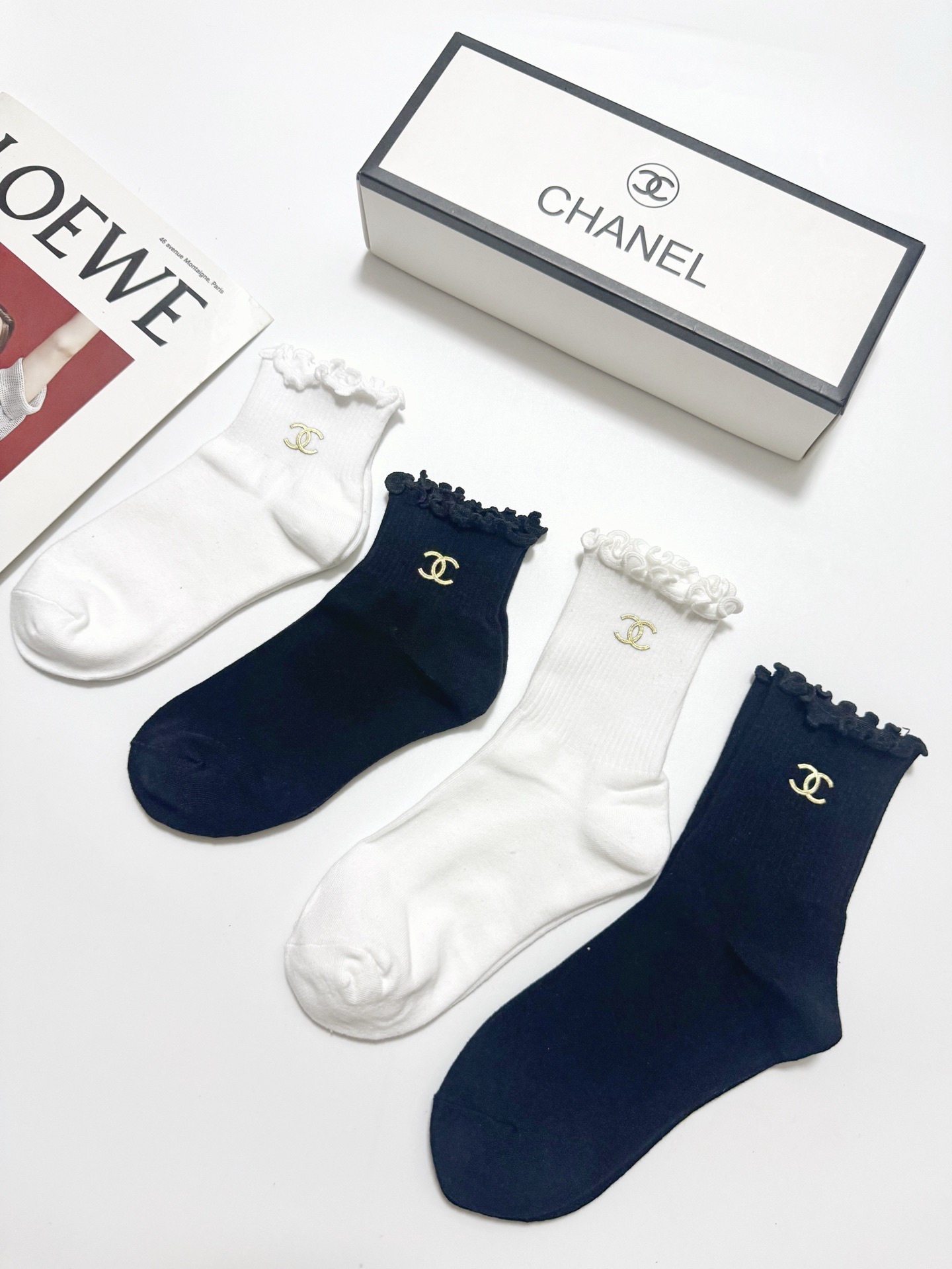 配包装 🌟【一盒4双】 🌟Chanel 香奈儿 经典字母logo 木耳边纯棉中筒袜 短筒袜经典纯色 🌟ins爆款!专柜在 配包装 🌟【一盒4双】 🌟Chanel 香奈儿 经典字母logo 木耳边纯棉中筒袜 短筒袜经典纯色 🌟ins爆款!专柜在