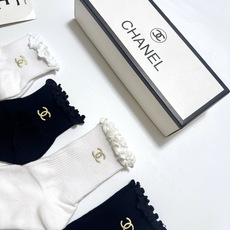 配包装 🌟【一盒4双】 🌟Chanel 香奈儿 经典字母logo 木耳边纯棉中筒袜 短筒袜经典纯色 🌟ins爆款!专柜在 配包装 🌟【一盒4双】 🌟Chanel 香奈儿 经典字母logo 木耳边纯棉中筒袜 短筒袜经典纯色 🌟ins爆款!专柜在