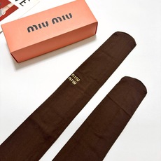 配包装 🌟【一盒一双】 🌟缪缪 miumiu 爆款字母 丝袜 🌟好看到爆炸 欧美大牌丝袜 连裤袜 。🌟潮人必不能少的专柜 配包装 🌟【一盒一双】 🌟缪缪 miumiu 爆款字母 丝袜 🌟好看到爆炸 欧美大牌丝袜 连裤袜 。🌟潮人必不能少的专柜