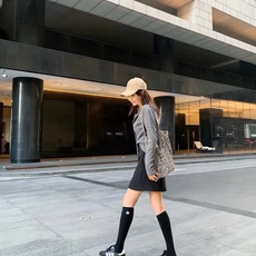 配包装 🌟【一盒一双】 🌟Chanel 香奈儿 经典双C字母logo纯棉长筒袜 小腿袜 🌟ins爆款!专柜在售ing 配包装 🌟【一盒一双】 🌟Chanel 香奈儿 经典双C字母logo纯棉长筒袜 小腿袜 🌟ins爆款!专柜在售ing