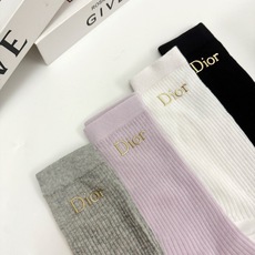 (爆款回货) 配包装 🌟【一盒4 双】 🌟 Dior 迪奥 经典字母logo 超薄无骨中筒袜,纯棉 条纹小腿袜 堆堆袜 (爆款回货) 配包装 🌟【一盒4 双】 🌟 Dior 迪奥 经典字母logo 超薄无骨中筒袜,纯棉 条纹小腿袜 堆堆袜